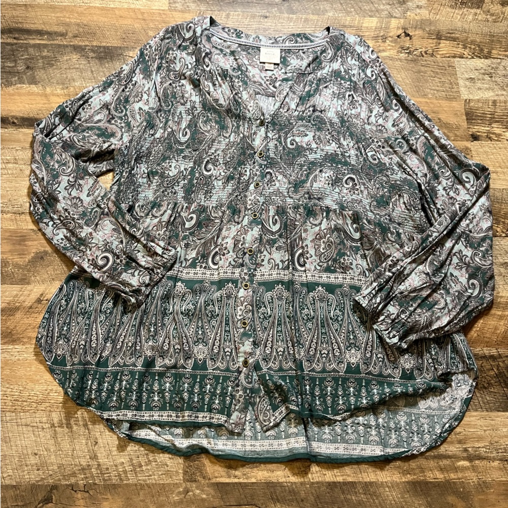 NWOT Knox Rose Button Up Blouse